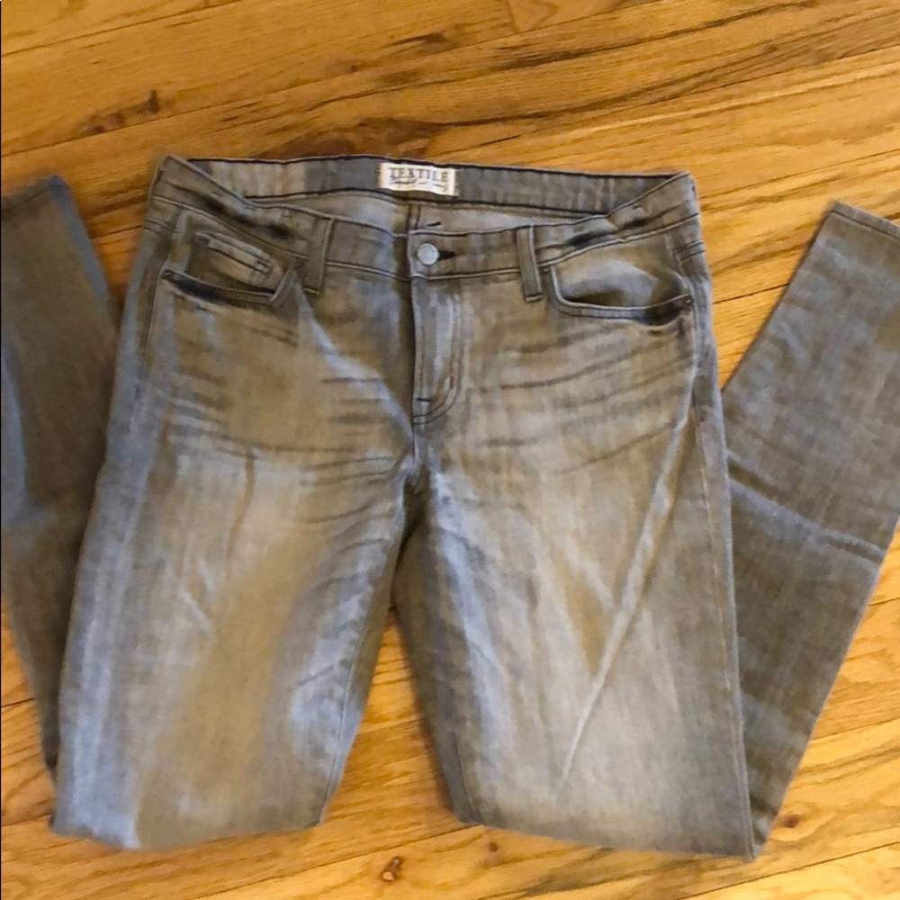 Elizabeth and James Textile Grey Jeans. Size 31